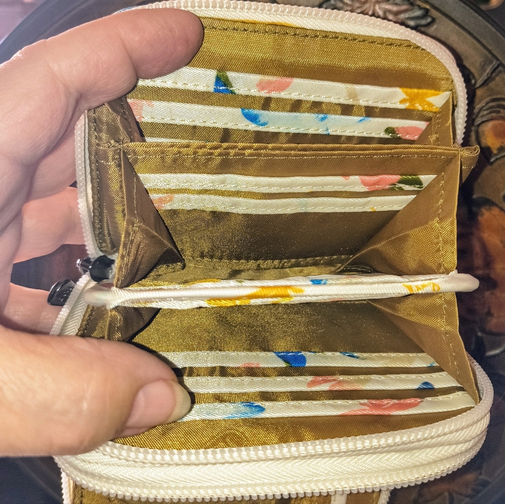 LUG Dragonfly Floral RFID White With Print Wallet NWT - Picture 3 of 5